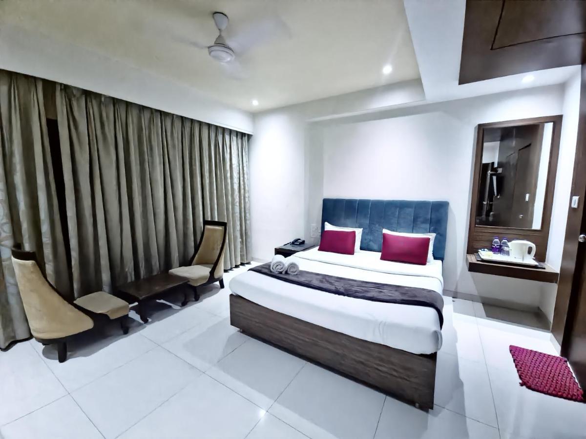 Hotel City Heart Shirdi Esterno foto