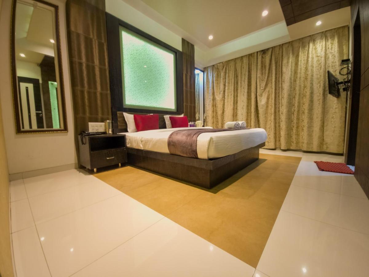 Hotel City Heart Shirdi Esterno foto