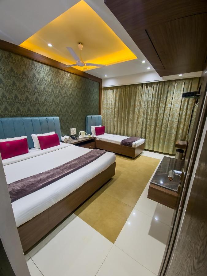 Hotel City Heart Shirdi Esterno foto