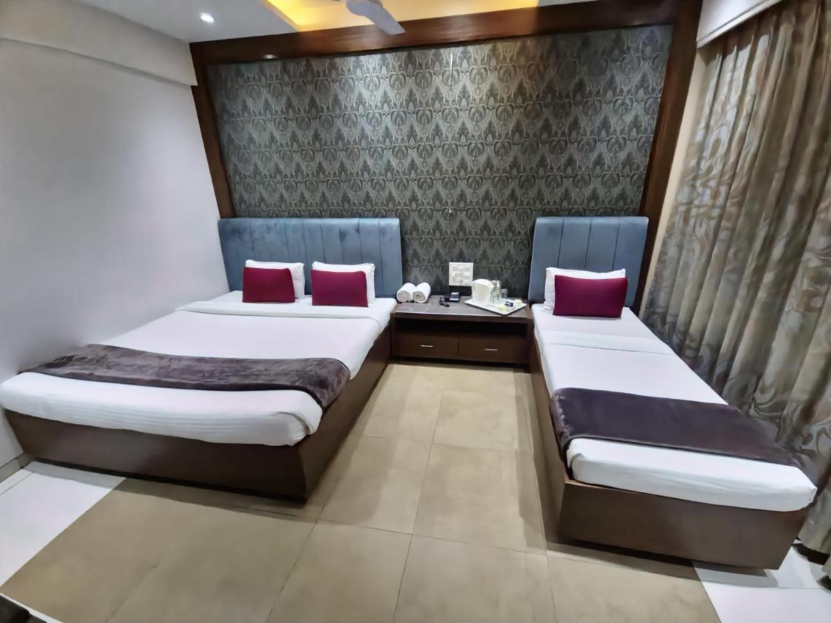 Hotel City Heart Shirdi Esterno foto
