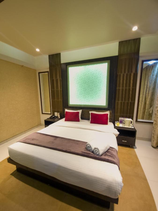 Hotel City Heart Shirdi Esterno foto