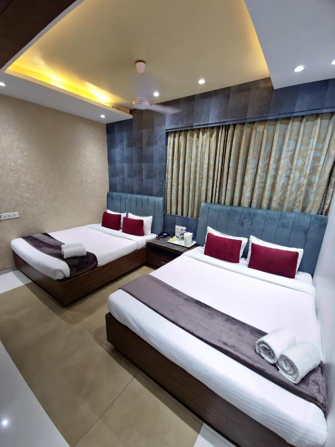 Hotel City Heart Shirdi Esterno foto