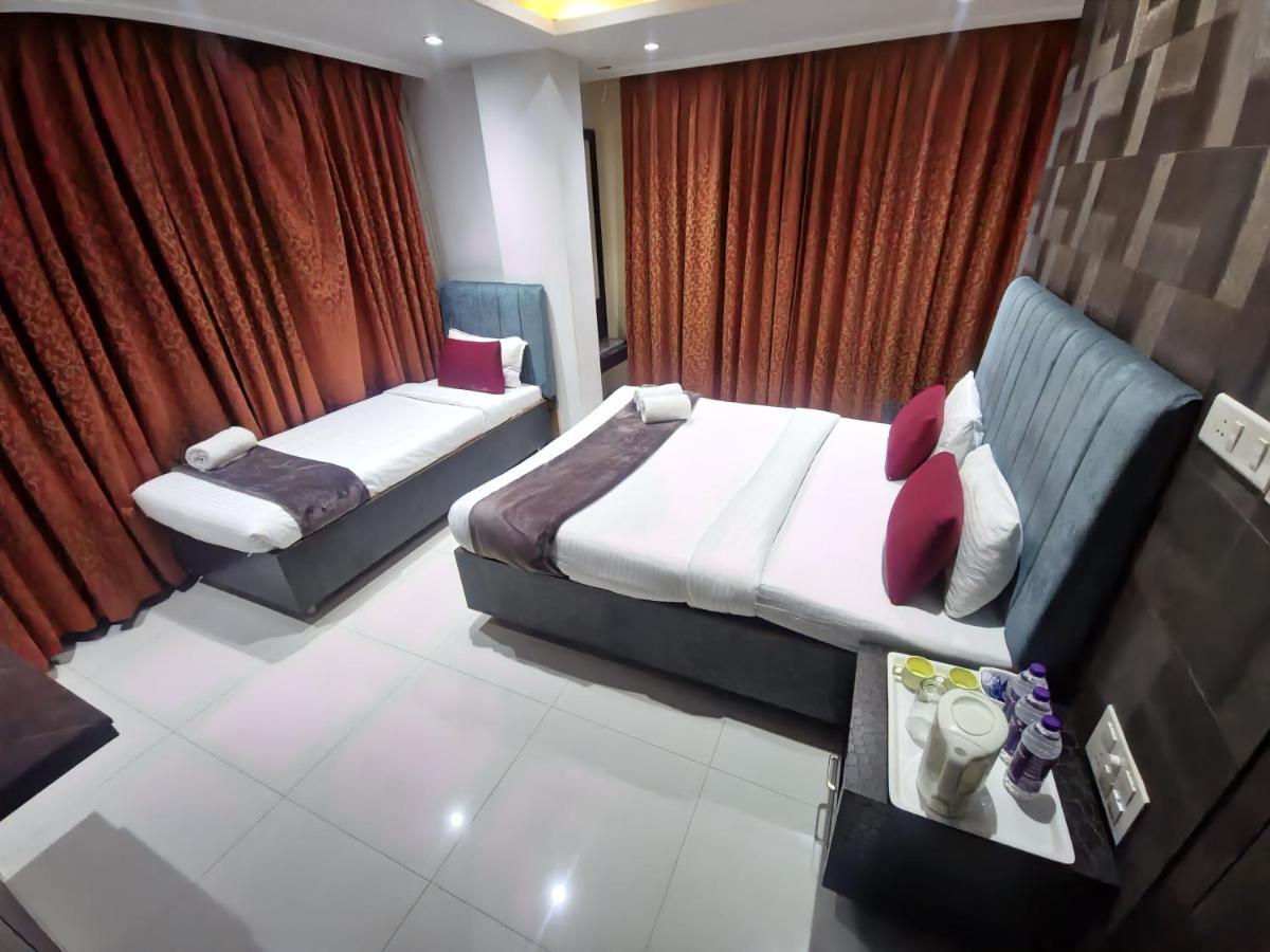 Hotel City Heart Shirdi Esterno foto
