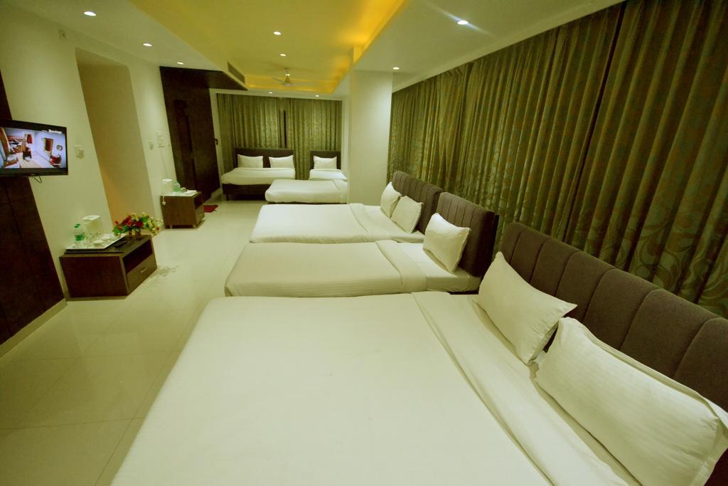 Hotel City Heart Shirdi Esterno foto