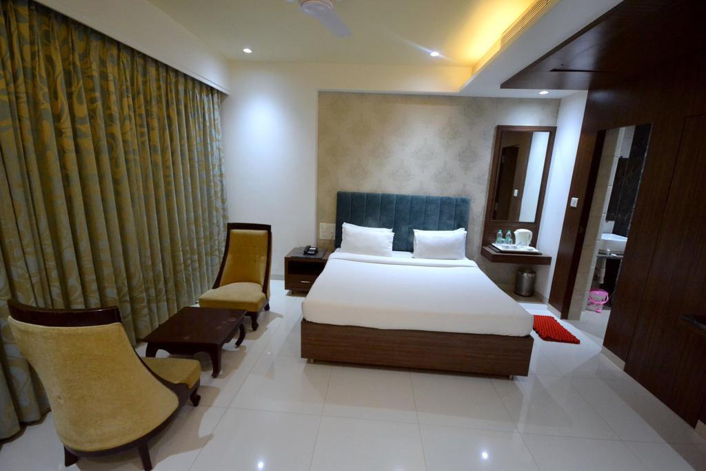 Hotel City Heart Shirdi Esterno foto