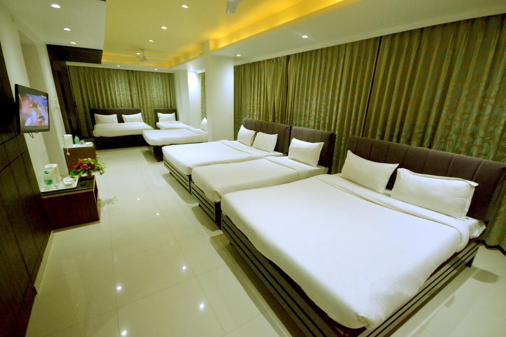 Hotel City Heart Shirdi Esterno foto