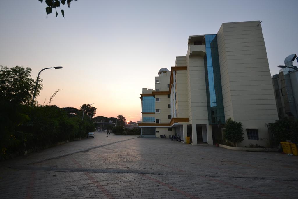 Hotel City Heart Shirdi Esterno foto