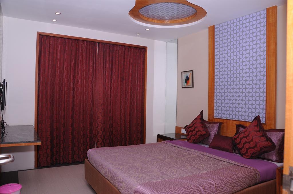 Hotel City Heart Shirdi Esterno foto