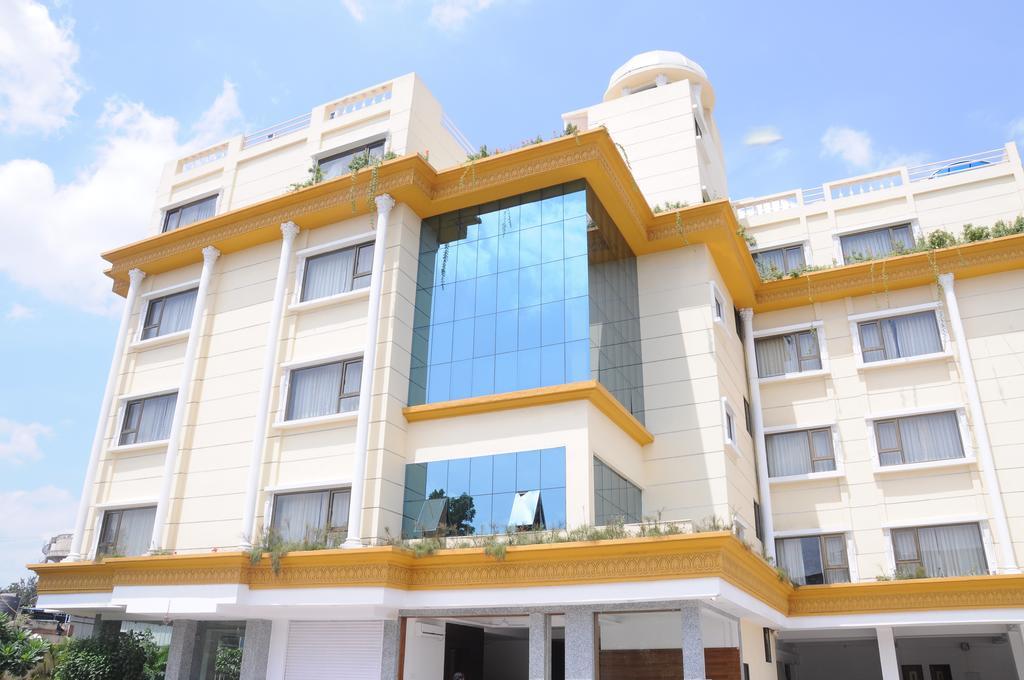 Hotel City Heart Shirdi Esterno foto