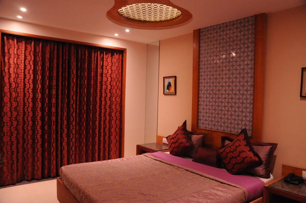 Hotel City Heart Shirdi Esterno foto