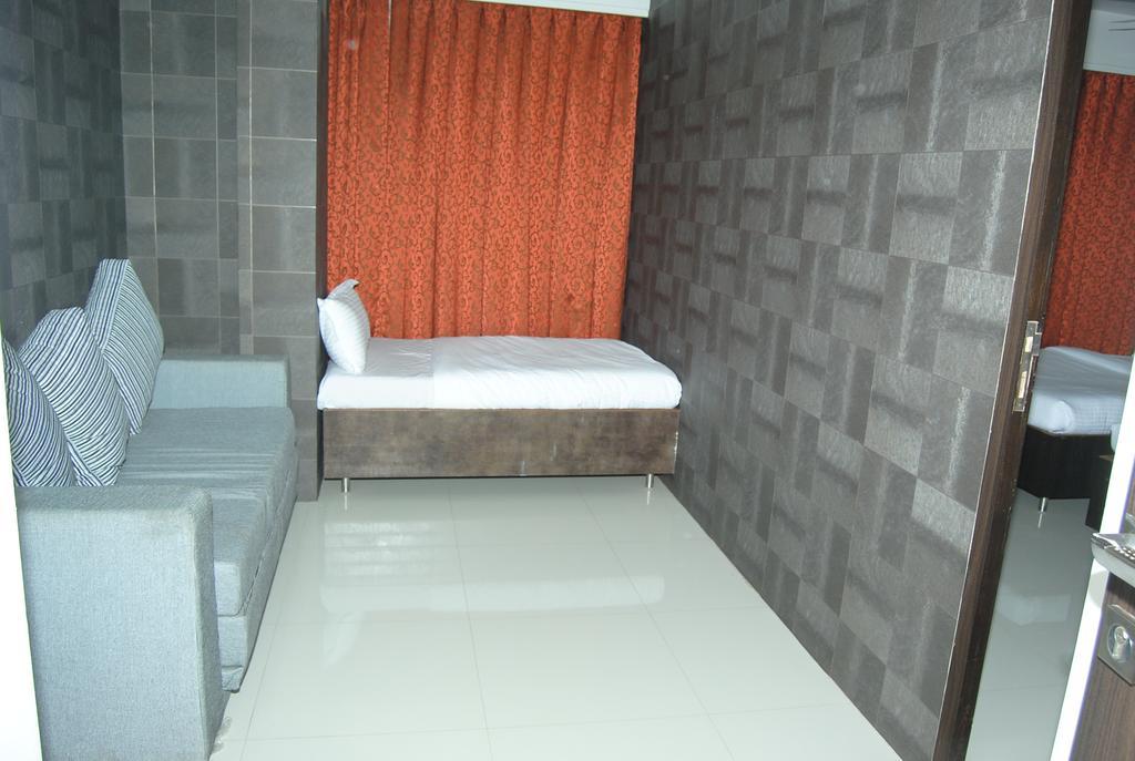 Hotel City Heart Shirdi Esterno foto