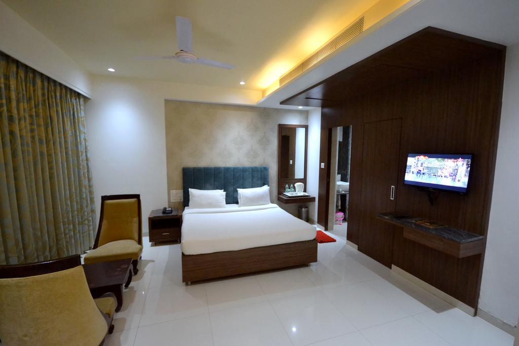 Hotel City Heart Shirdi Esterno foto