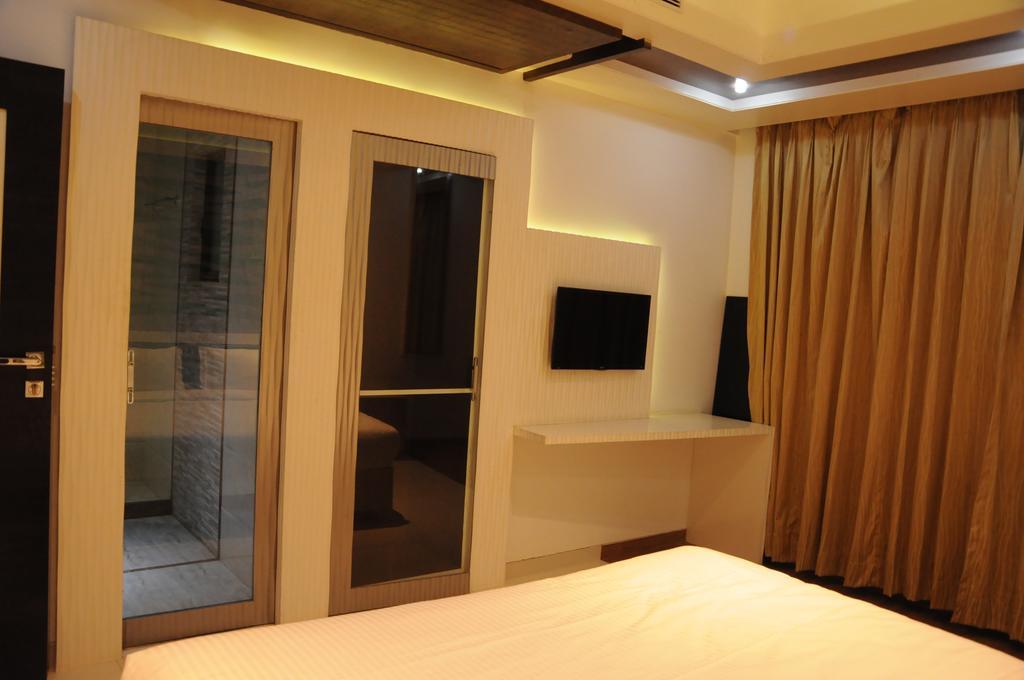 Hotel City Heart Shirdi Esterno foto