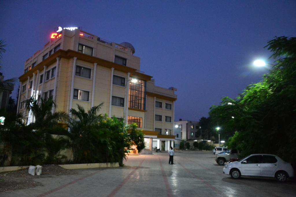 Hotel City Heart Shirdi Esterno foto