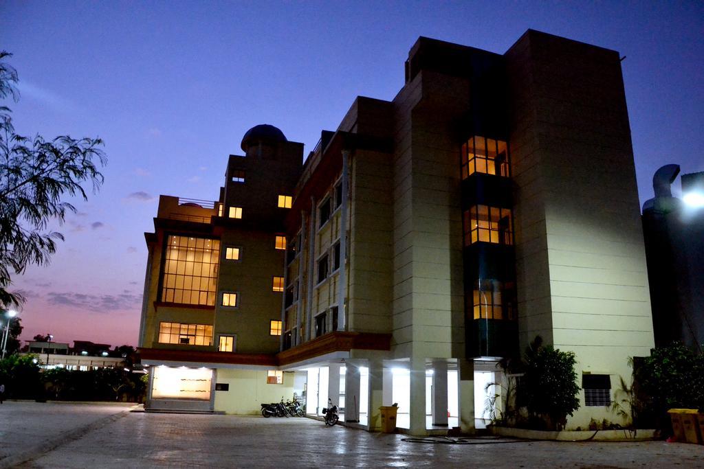 Hotel City Heart Shirdi Esterno foto
